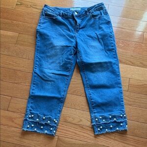 Capri jeans w pearls trim